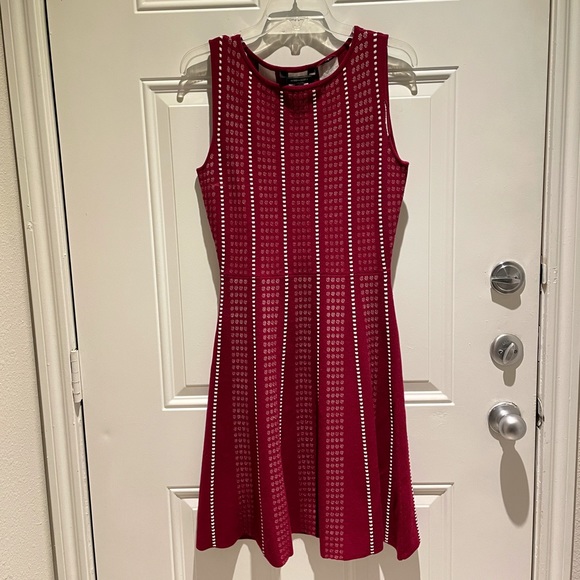 BCBGMaxAzria Maroon A-Line Dress Size Small, Textured High Neck White - Picture 1 of 12